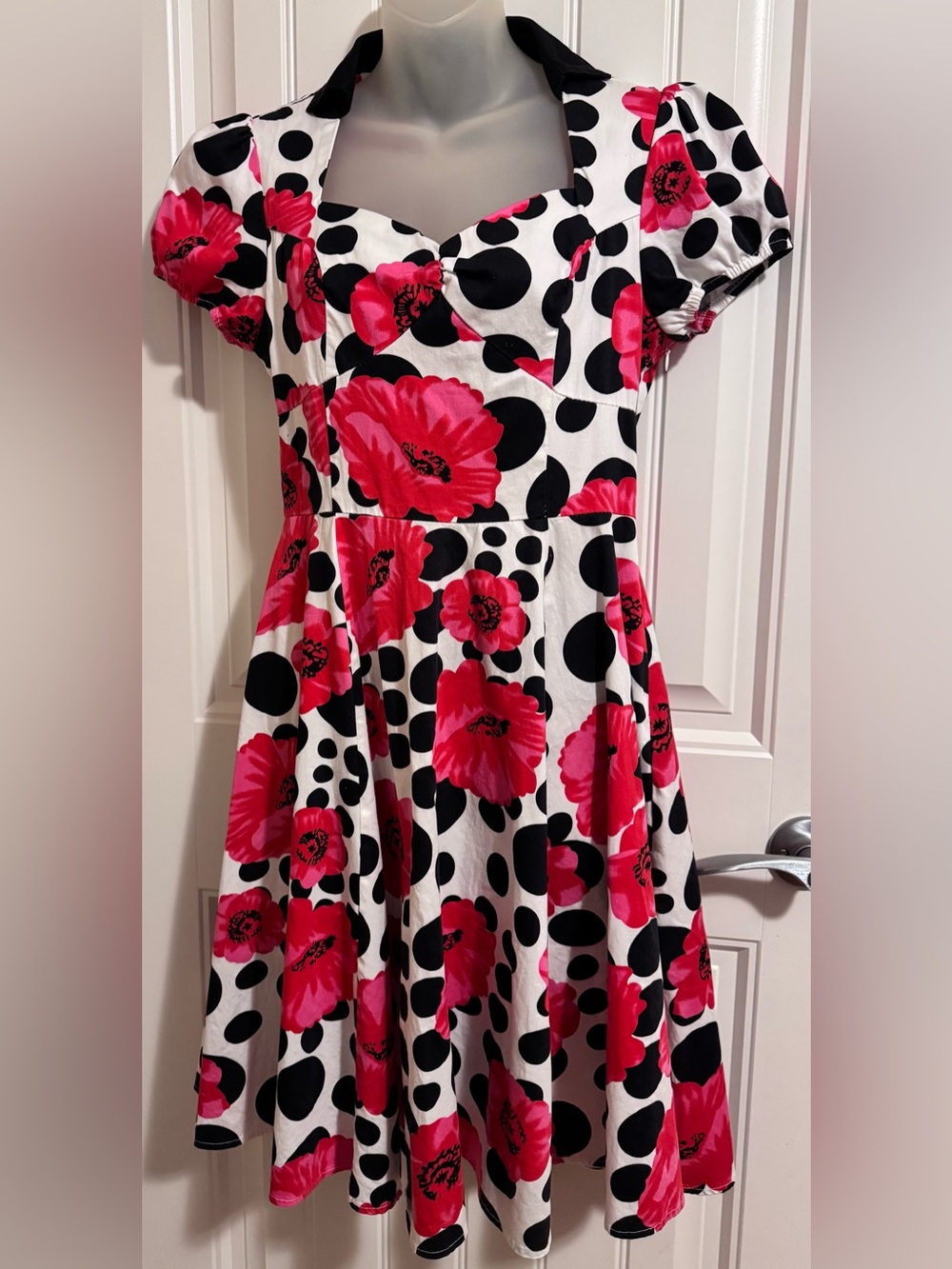HEARTS & ROSES (H&R) S POLKA DOT AND FLORAL ROCKABILLY TEA DRESS - size M